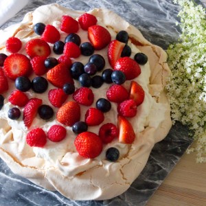 elderflower berry pavlova