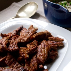 fried topside of beef with roasted garlic mashed potatoes peas and onions allthatimeating (3 of 4)