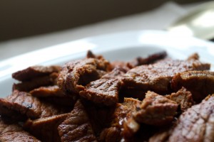 fried topside of beef with roasted garlic mashed potatoes peas and onions allthatimeating (4 of 4)