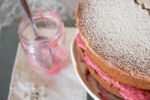 rhubarb and vanilla compote in victoria sponge