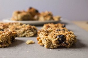 Cereal bars with blueberries and almonds