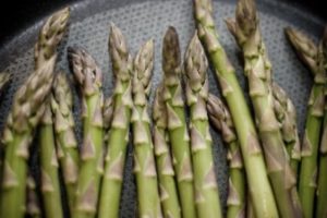 Cooking the asparagus