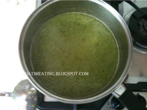 blended pea and lettuce soup