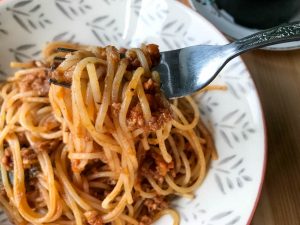 ragu and spaghetti on fork