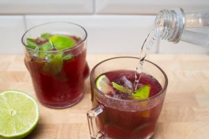 adding tonic to pomegranate mojito mix