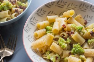 cauliflower and sundried tomato pasta in bowls