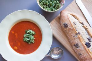 tomato, butterbean and spinach pesto soup