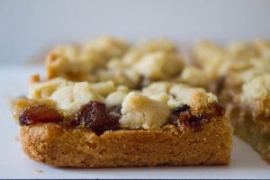 Mince Pie Crumble Bars