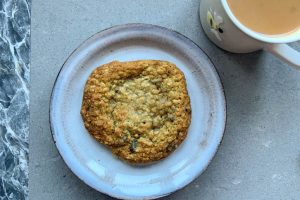 Oat and raisin cookie with a cup of tea