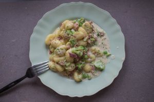 Gnocchi with Bacon, Broccoli and Creamy Garlic Sauce